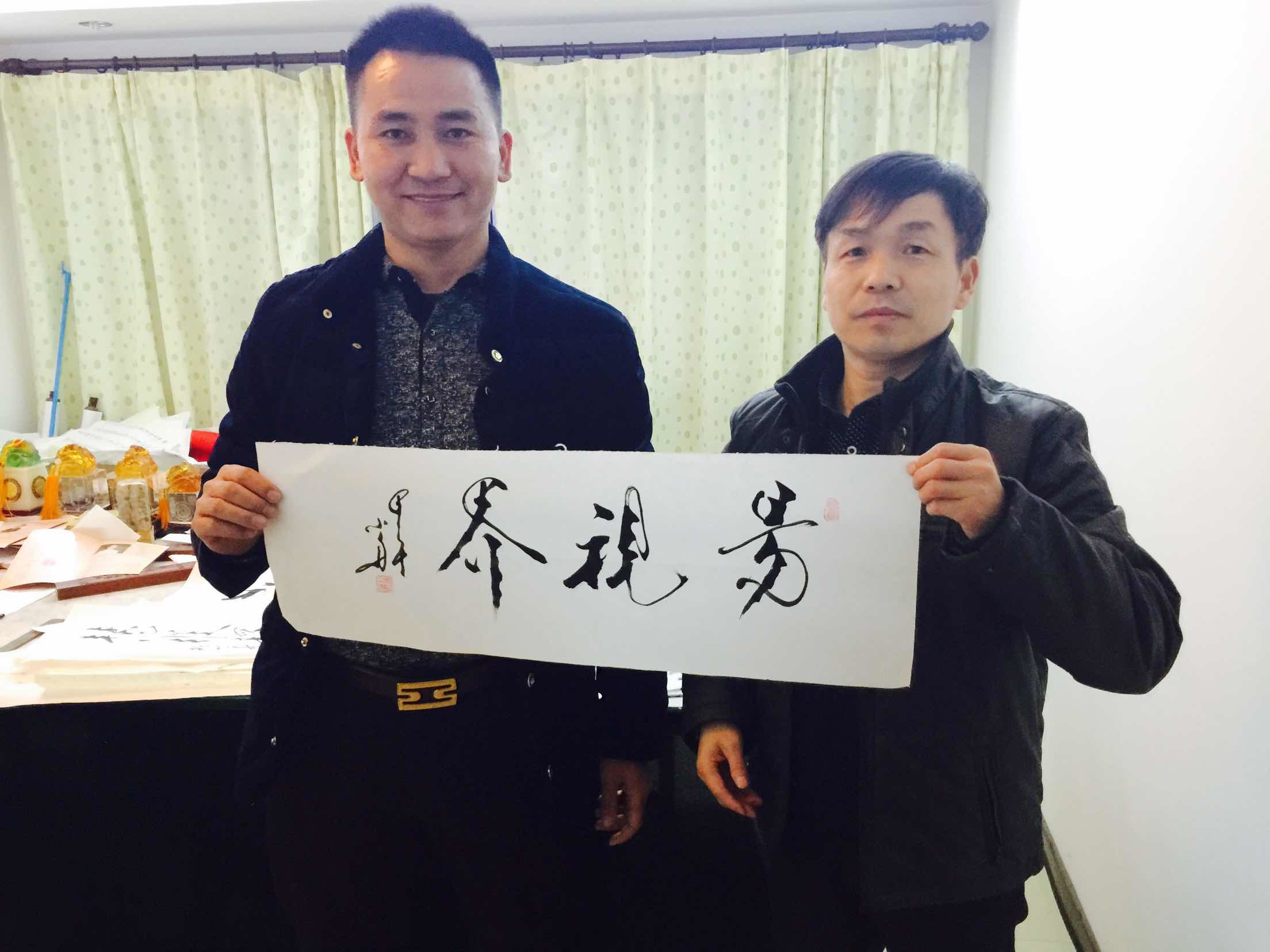 中國書(shū)畫(huà)藝術(shù)家胡小舟親筆為易視界品牌提筆留念