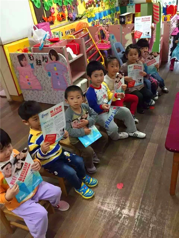 易視界走進(jìn)學(xué)校免費視力普查
