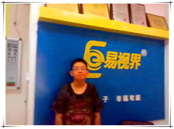 來(lái)易視界做眼睛的美國華僑小帥哥