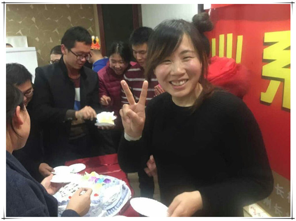 溫馨的易視界生日會(huì )
