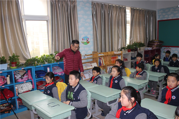 易視界眼健康機構走進(jìn)鄭東實(shí)驗小學(xué)