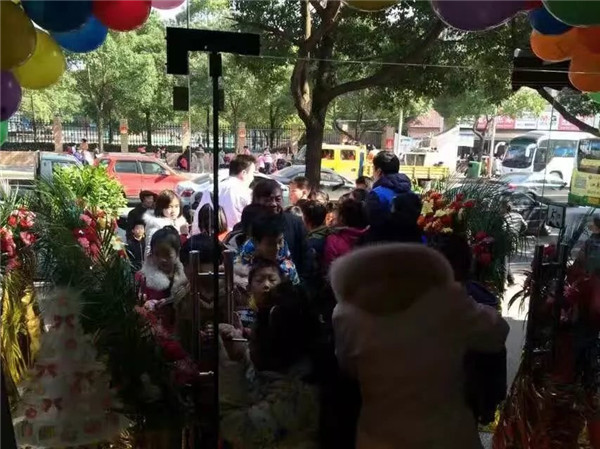 易視界雁峰店開(kāi)業(yè)當天十分的熱鬧