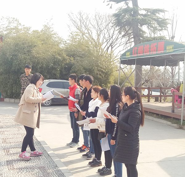 易視界第二期黃埔軍校小伙伴們認真學(xué)習中