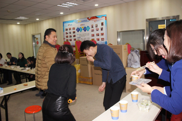 歡樂(lè )節目上演中