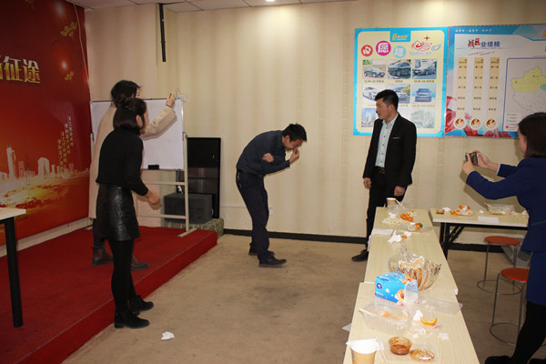 歡樂(lè )節目上演中