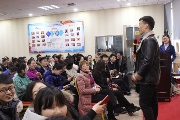 易視界實(shí)業(yè)12月嘉獎會(huì )暨1月啟動(dòng)大會(huì )正式開(kāi)始