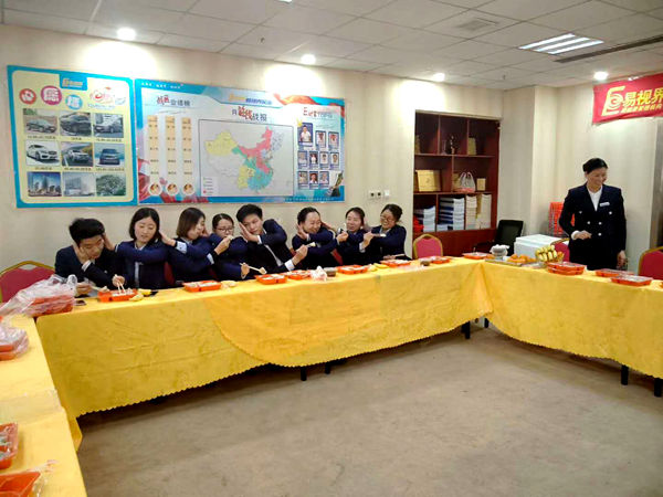 冬至游戲進(jìn)行中，小伙伴們都玩得十分開(kāi)心