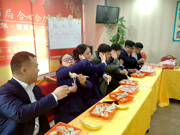 冬至游戲進(jìn)行中，小伙伴們都玩得十分開(kāi)心