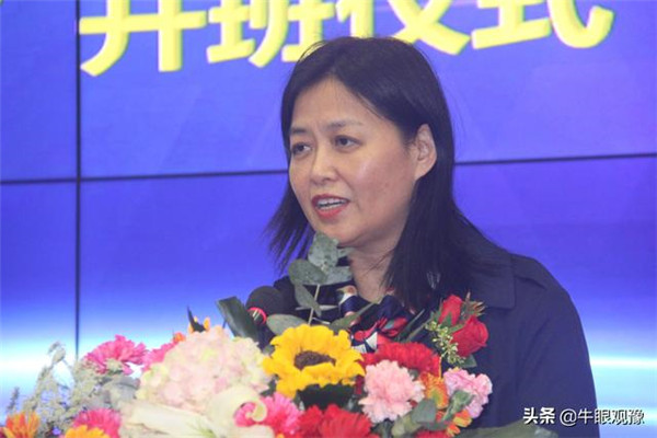 河南經(jīng)貿職業(yè)學(xué)院副校長(cháng)成光琳上臺致辭