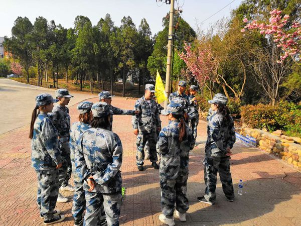 游戲環(huán)節中，大家齊心協(xié)作，群策群力