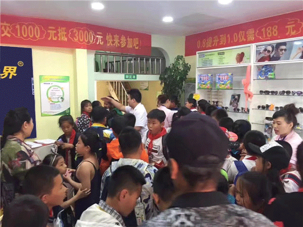 易視界密山店開(kāi)業(yè)當天十分火爆