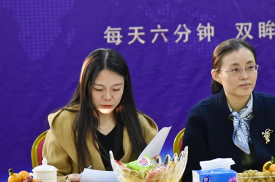 河南經(jīng)貿院校知名蒞臨鄭州易視界實(shí)業(yè)參觀(guān)指導 圖四