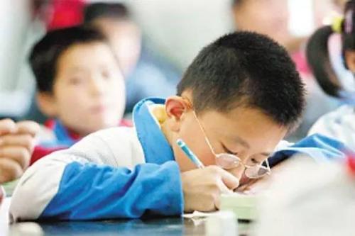 高度近視可引發(fā)白內障和青光眼