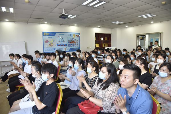 易視界2022年6月嘉獎會(huì )暨7月啟動(dòng)大會(huì )
