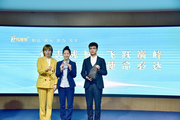 易視界現場(chǎng)選出的男神和女神