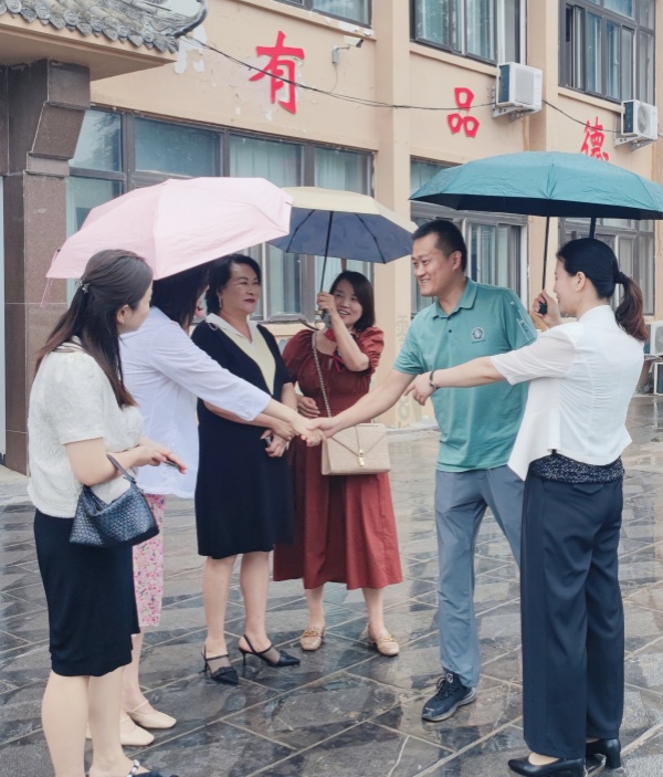 易視界.經(jīng)貿學(xué)院攜手并進(jìn)：校企合作送學(xué)到崗暨入職歡迎儀式圓滿(mǎn)落幕