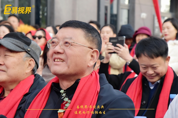 追光而行向陽(yáng)而生.易視界聚力十七載揚帆起航喬遷儀式精彩瞬間