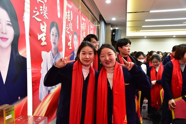 易視界12月嘉獎會(huì )暨1月啟動(dòng)大會(huì )精彩瞬間