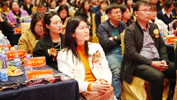 易視界17載感恩如光同行共同守護清晰視界客戶(hù)答謝會(huì )圖集