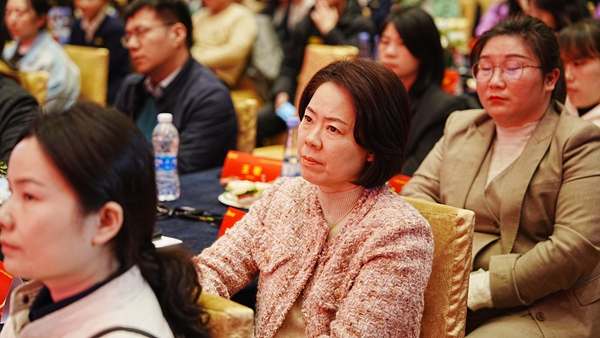 易視界17載感恩如光同行共同守護清晰視界客戶(hù)答謝會(huì )圖集