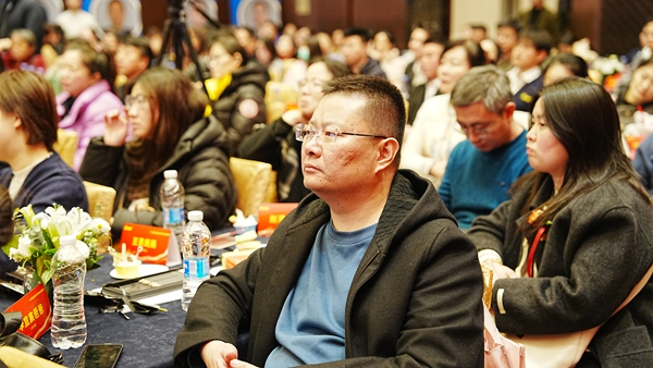 易視界17載感恩如光同行共同守護清晰視界客戶(hù)答謝會(huì )圖集