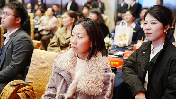 易視界17載感恩如光同行共同守護清晰視界客戶(hù)答謝會(huì )圖集
