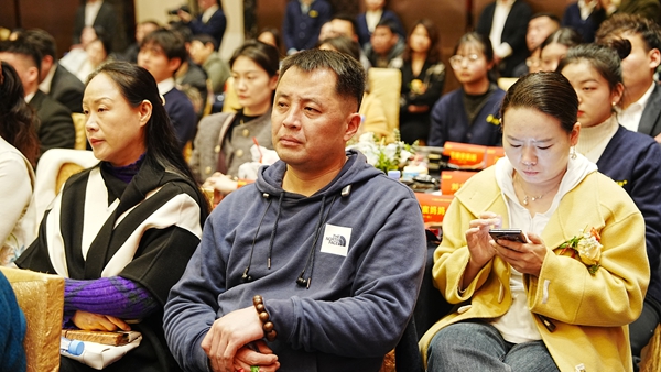 易視界17載感恩如光同行共同守護清晰視界客戶(hù)答謝會(huì )圖集
