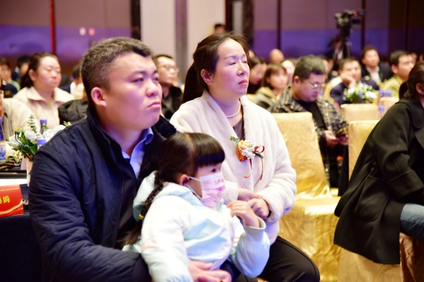易視界17載感恩如光同行共同守護清晰視界客戶(hù)答謝會(huì )圖集