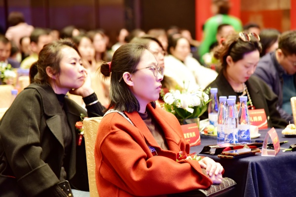 易視界17載感恩如光同行共同守護清晰視界客戶(hù)答謝會(huì )圖集