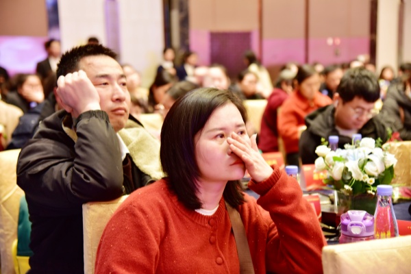 易視界17載感恩如光同行共同守護清晰視界客戶(hù)答謝會(huì )圖集