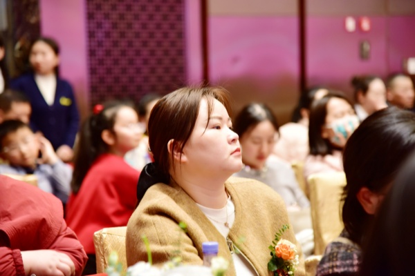 易視界17載感恩如光同行共同守護清晰視界客戶(hù)答謝會(huì )圖集
