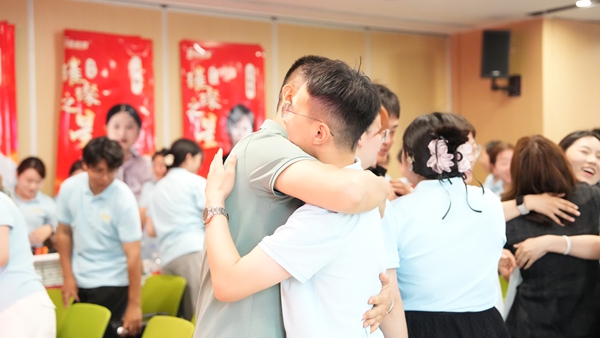 易視界2025年4月嘉獎會(huì )暨5月啟動(dòng)大會(huì )精彩瞬間