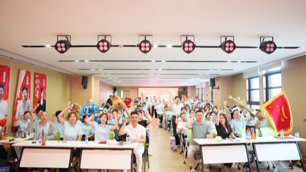 易視界舉辦2025年4月嘉獎會(huì )暨5月啟動(dòng)大會(huì )