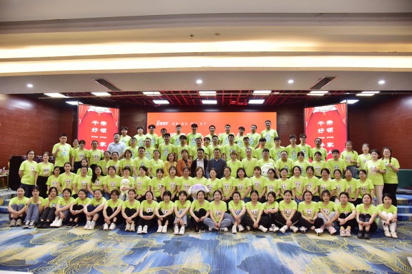易視界2023年4月嘉獎會(huì )暨5月啟動(dòng)大會(huì )圖集