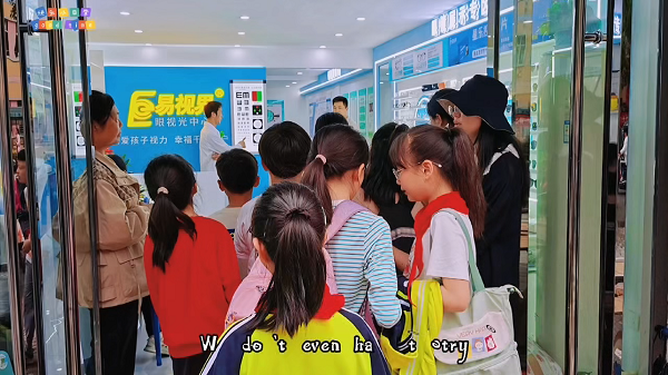 易視界天門(mén)店門(mén)店忙碌的日常